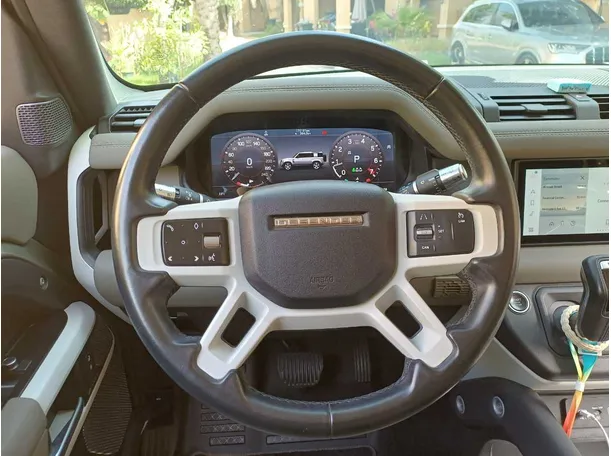 Car image 18