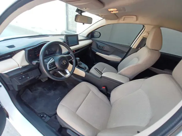 Car image 10