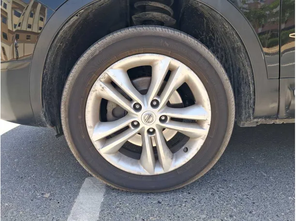Car image 9