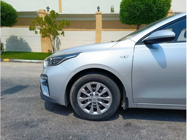 Car image 9