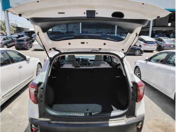 Car image 28