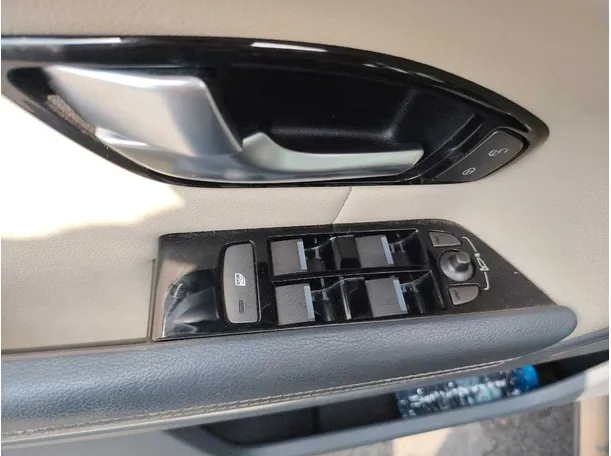 Car image 33