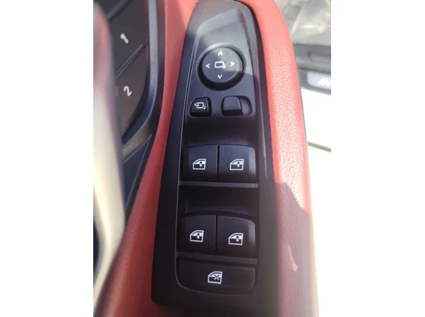 Car image 29