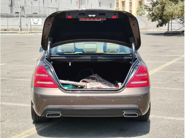 Car image 26