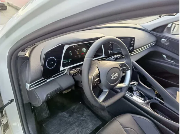 Car image 16