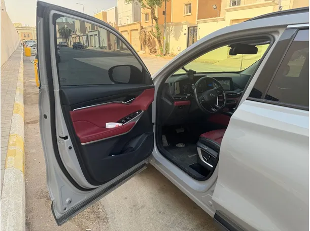 Car image 9