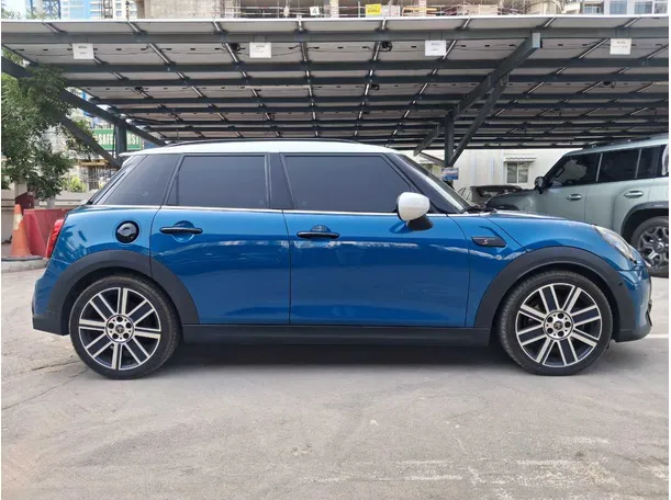 Car image 7
