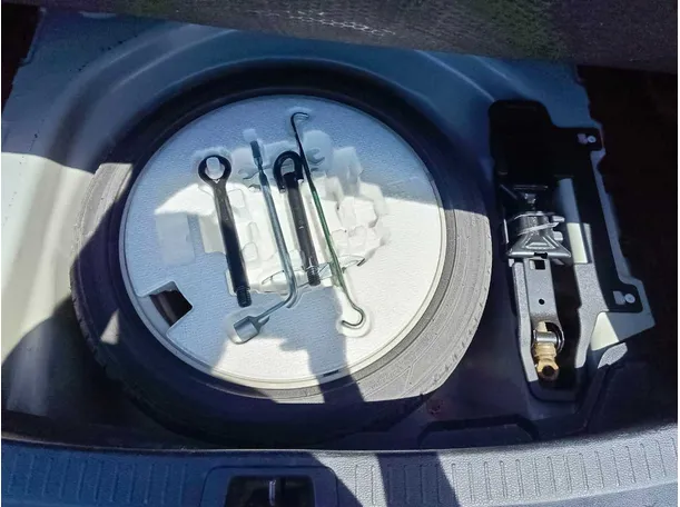 Car image 31