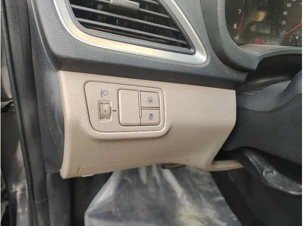 Car image 27
