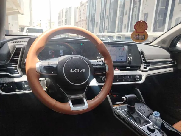 Car image 30