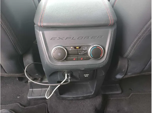 Car image 18