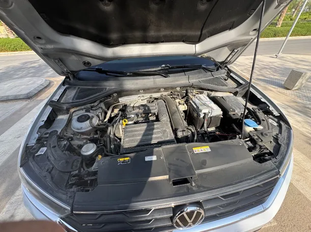 Car image 27