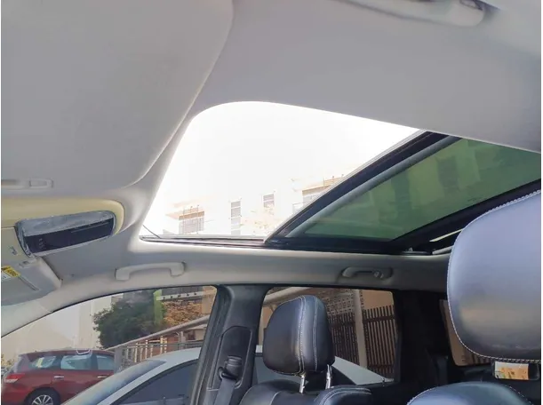 Car image 25