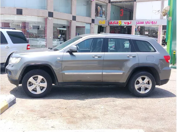 Car image 8