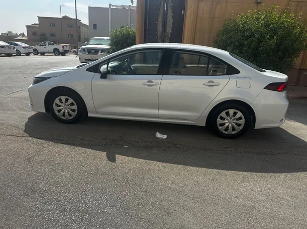 Car image 8