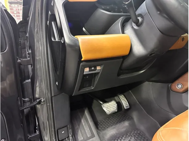 Car image 28