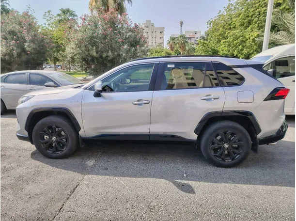 Car image 8