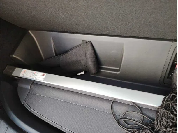 Car image 43