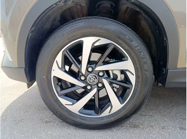 Car image 10