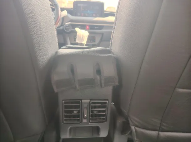 Car image 26