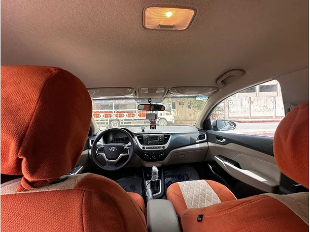 Car image 17