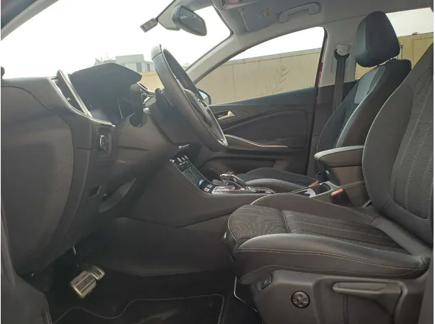 Car image 12