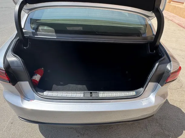 Car image 21