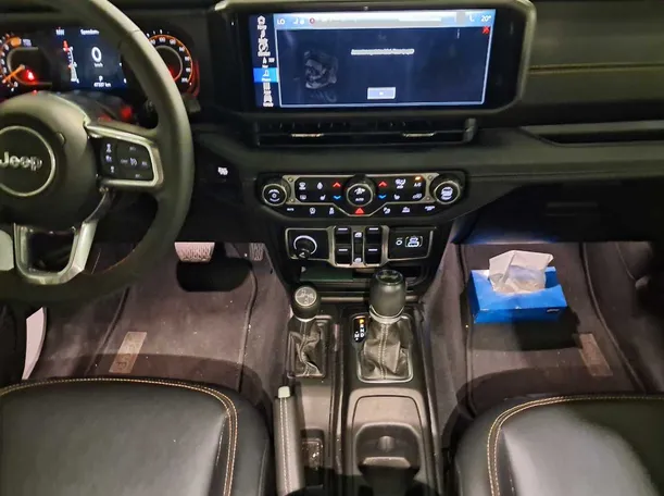 Car image 16