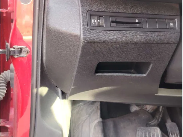 Car image 27