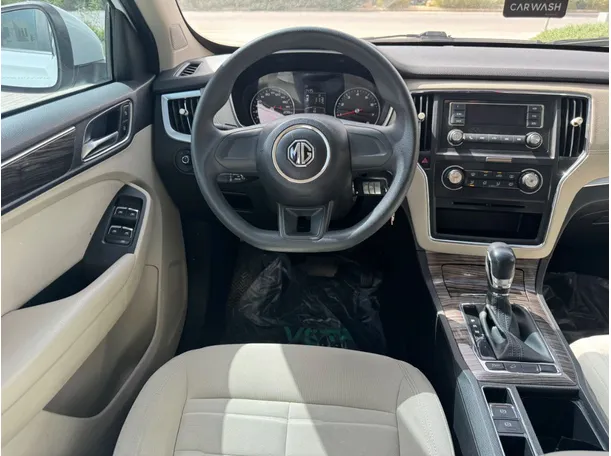 Car image 17