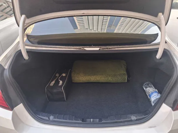 Car image 19