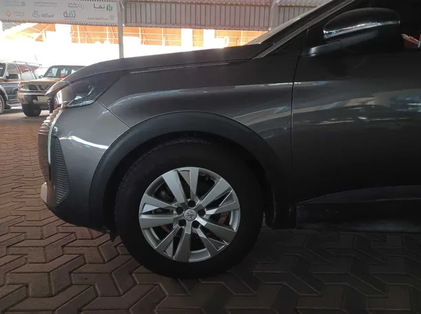 Car image 9