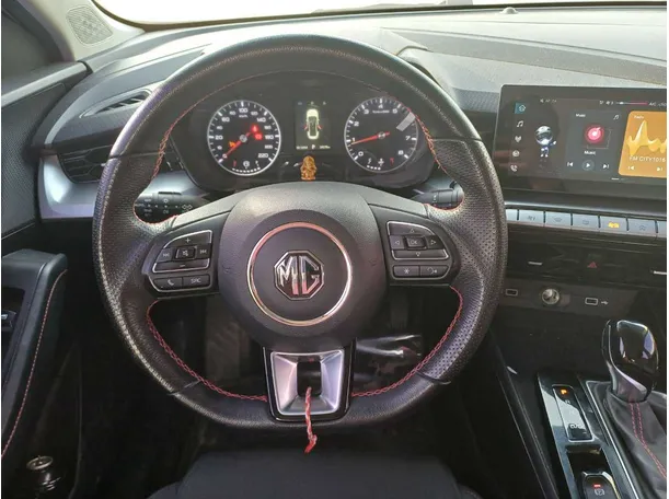 Car image 14