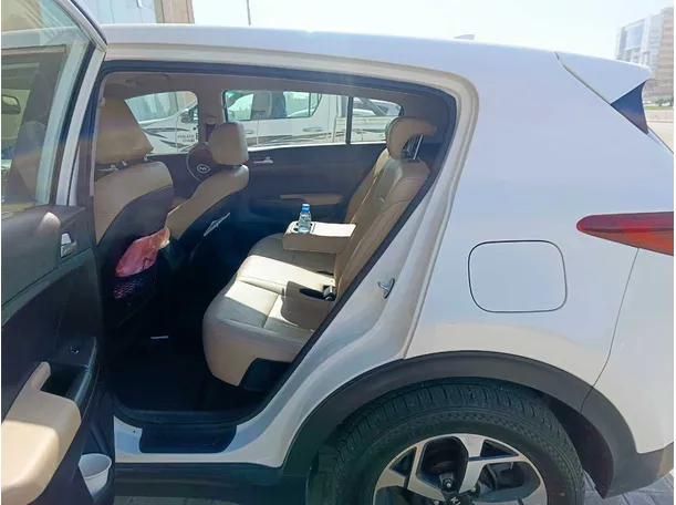 Car image 16