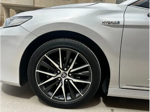 Car image 9