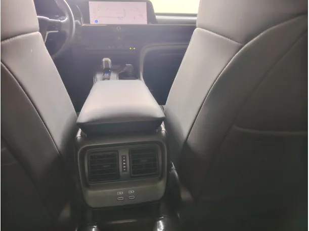 Car image 33