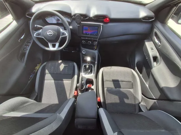 Car image 15