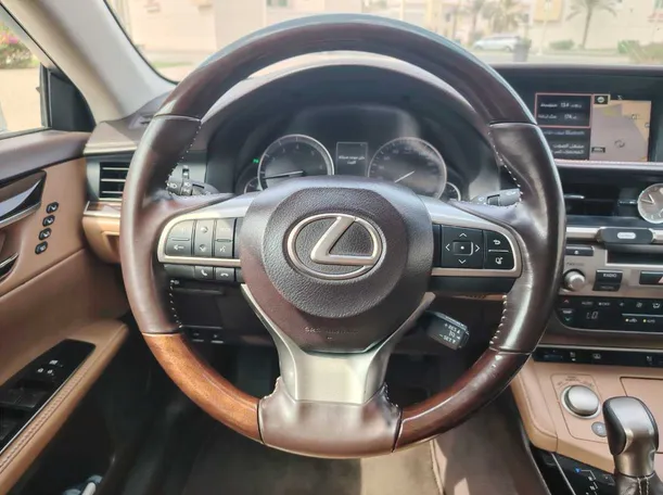 Car image 21