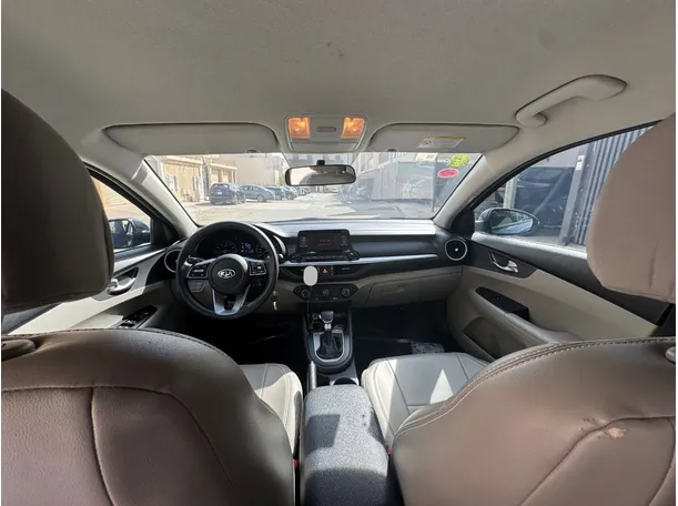 Car image 14