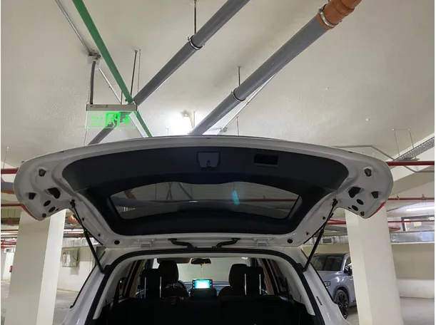 Car image 19