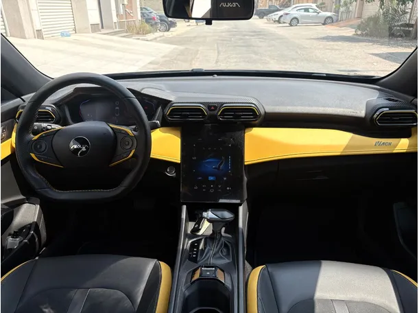 Car image 18