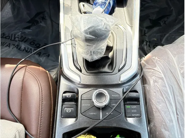 Car image 19