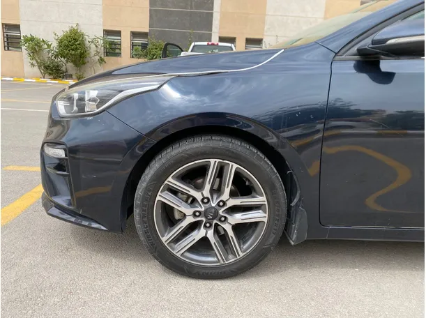 Car image 9