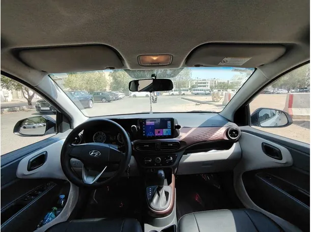 Car image 16