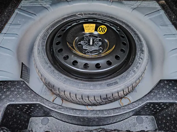 Car image 36