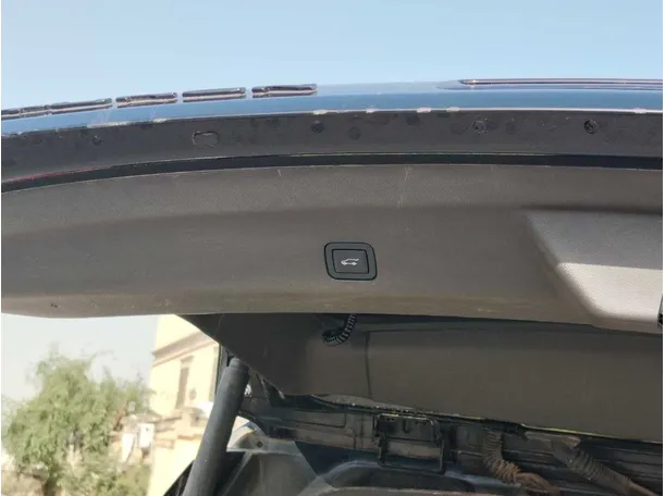 Car image 29