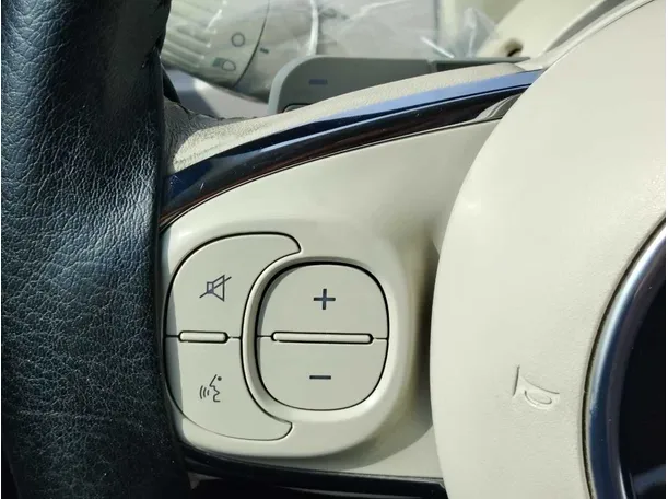 Car image 19