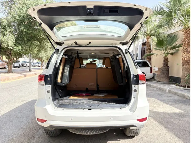 Car image 24