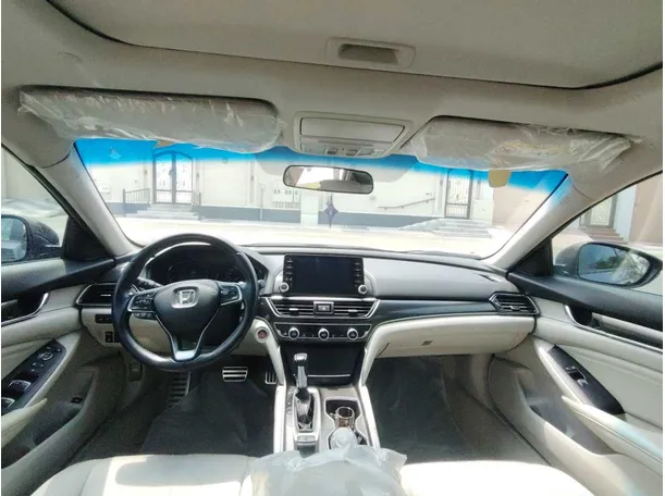 Car image 13