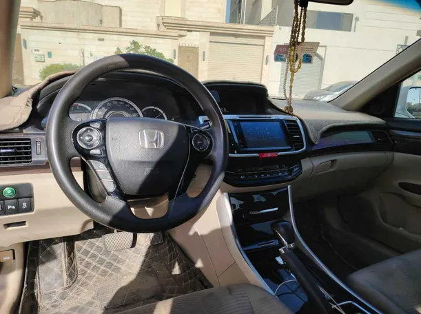 Car image 23